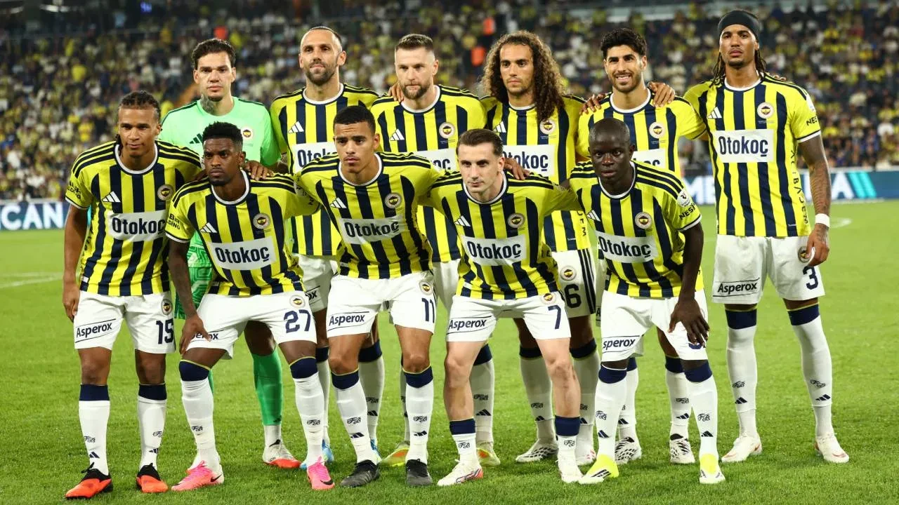 CANLI MAÇ ANLATIMI | Fenerbahçe ile Beşiktaş derbide karşı karşıya geliyor