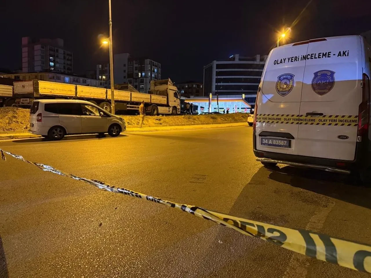 Esenyurt'ta korsan taksicilik yapan emekli polis, meslektaşını ve kendisini vurdu