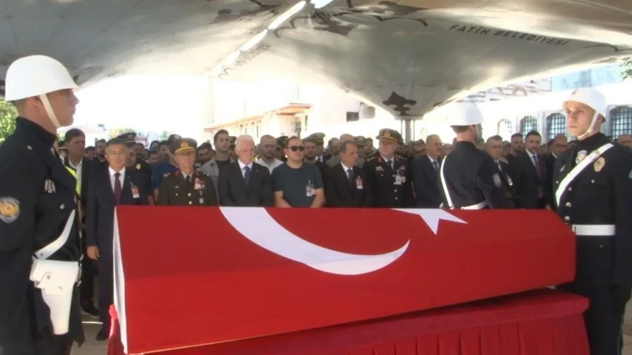 Esenyurt'ta korsan taksicilik yapan emekli polisin şehit ettiği polis memuru ebediyete uğurlandı