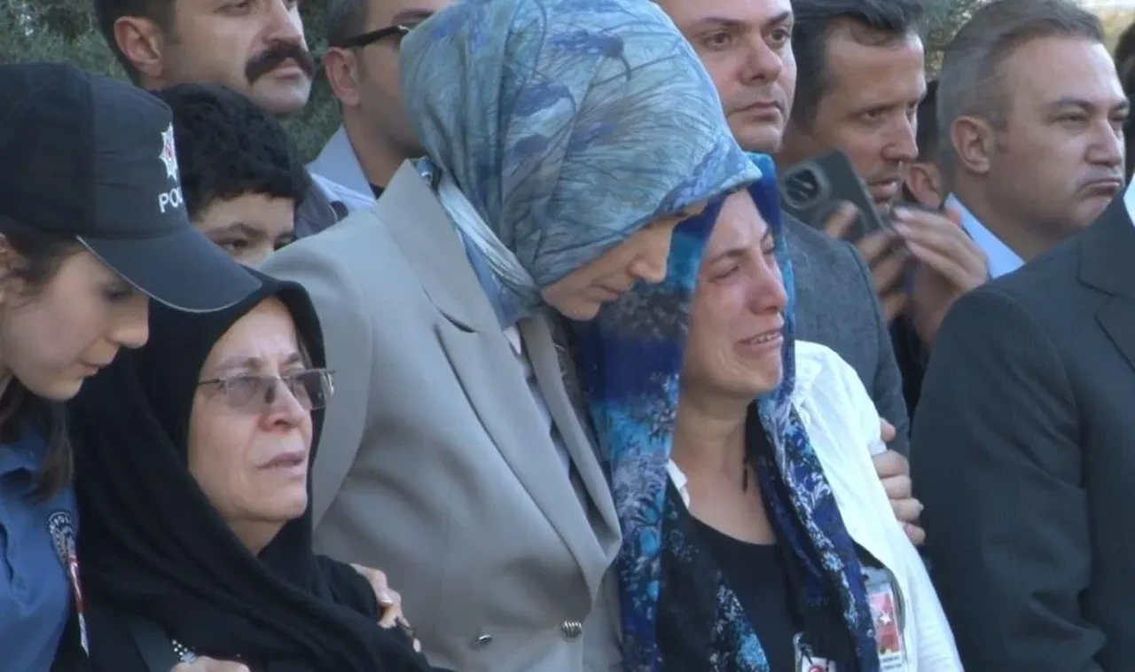Esenyurt'ta korsan taksicilik yapan emekli polisin şehit ettiği polis memuru ebediyete uğurlandı