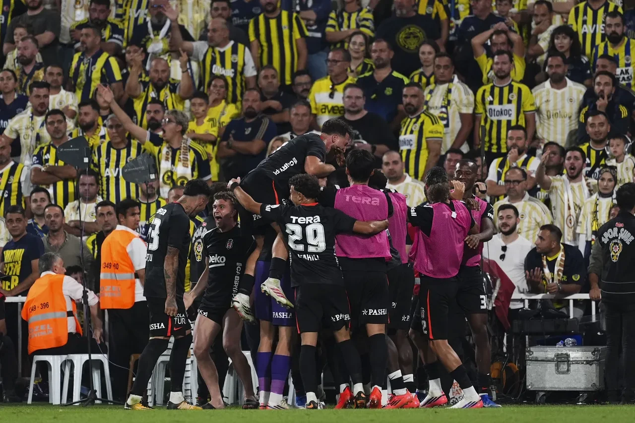 Fenerbahçe-Beşiktaş derbisinde ilkler yaşandı! Milan Skriniar ve Dusan Vlahovic maça damga vurdu