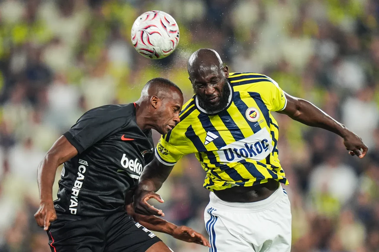 Fenerbahçe-Beşiktaş derbisinde ilkler yaşandı! Milan Skriniar ve Dusan Vlahovic maça damga vurdu
