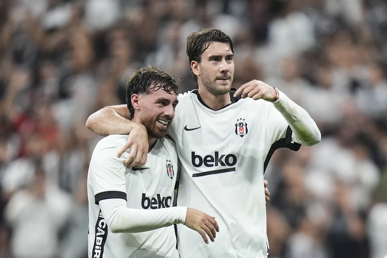 Fenerbahçe-Beşiktaş derbisinde ilkler yaşandı! Milan Skriniar ve Dusan Vlahovic maça damga vurdu