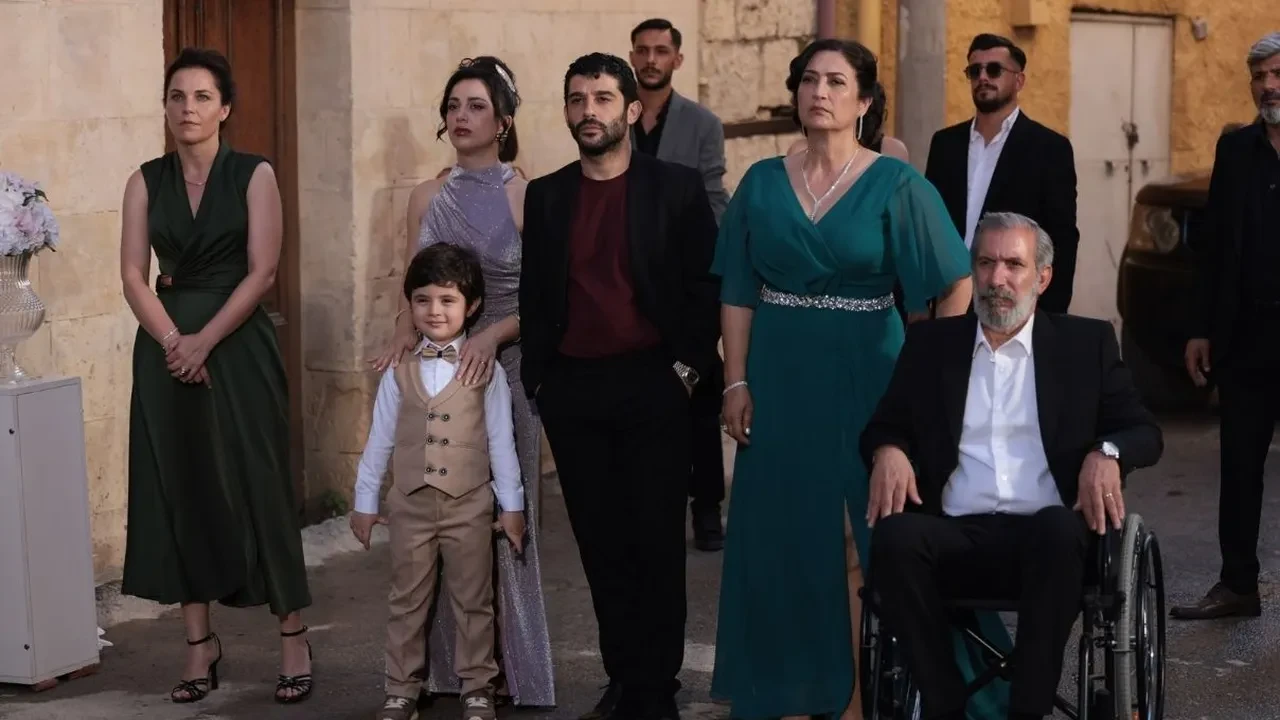Mercan Köşk dizisinin 2 fragmanı yayınlandı mı? Mercan Köşk dizisinde Asil nerede? Toprak kim?