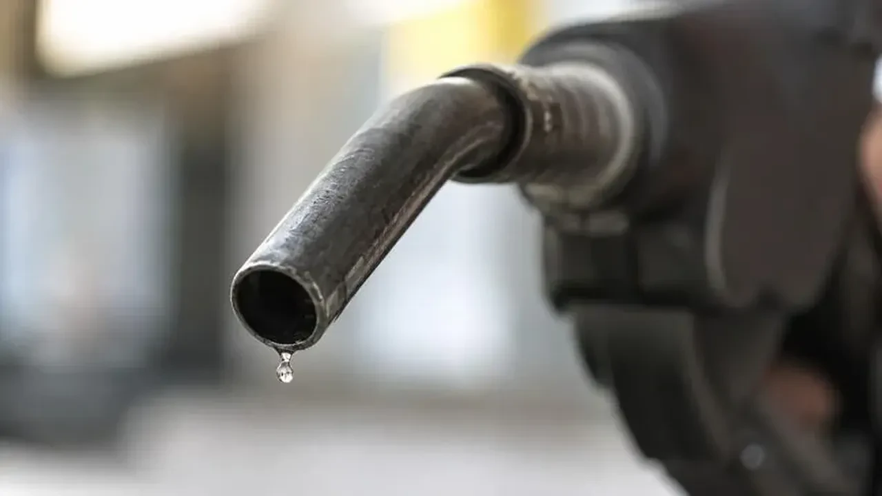 Petrol piyasasında devlerin savaşı! Analistler bölündü, brent petrol için fiyat verdiler