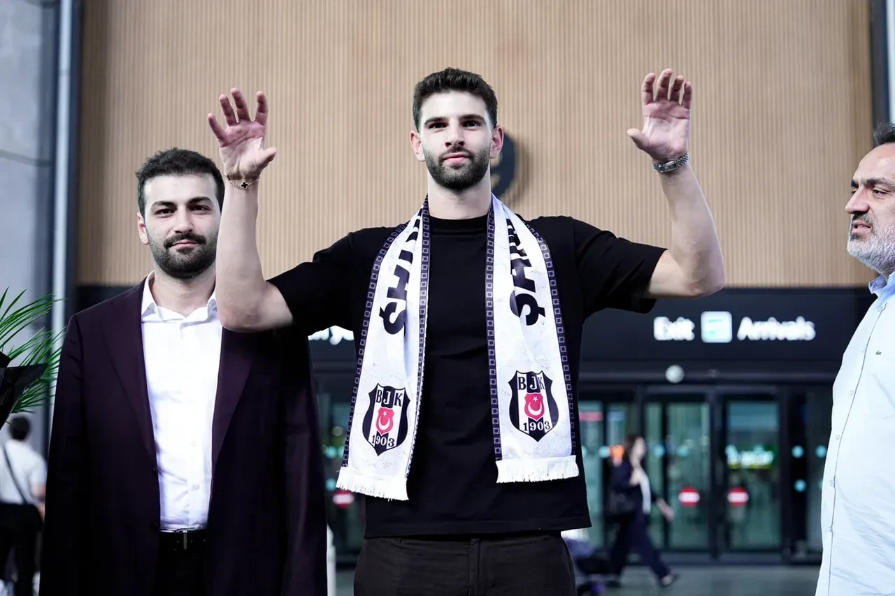 Süper Lig'de sezonun ilk derbisi! İşte Fenerbahçe-Beşiktaş maçının 11'leri