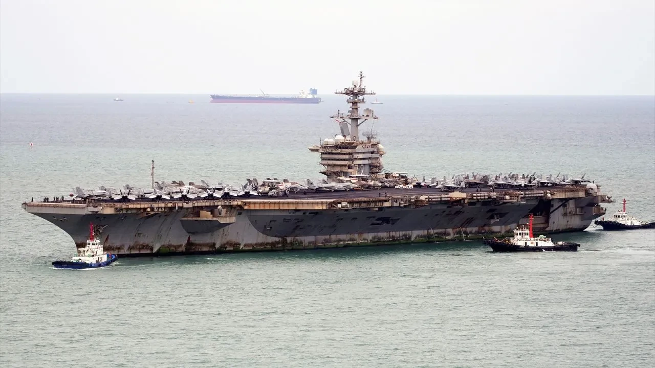 ABD'nin dev uçak gemisi USS Abraham Lincoln’ün son hali şaşırttı! Aylarca limana uğramamıştı