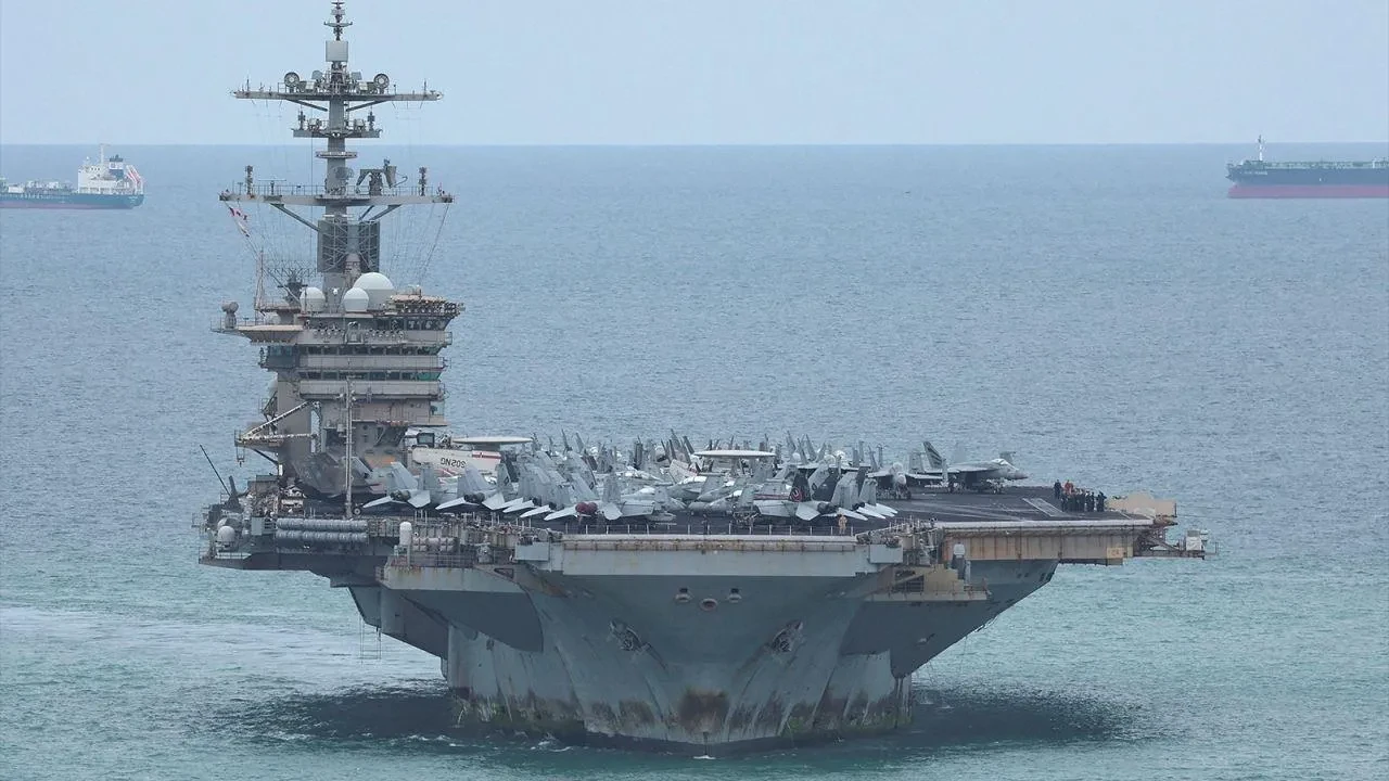 ABD'nin dev uçak gemisi USS Abraham Lincoln’ün son hali şaşırttı! Aylarca limana uğramamıştı