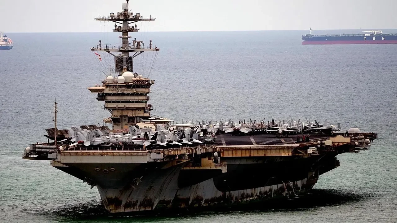 ABD'nin dev uçak gemisi USS Abraham Lincoln’ün son hali şaşırttı! Aylarca limana uğramamıştı