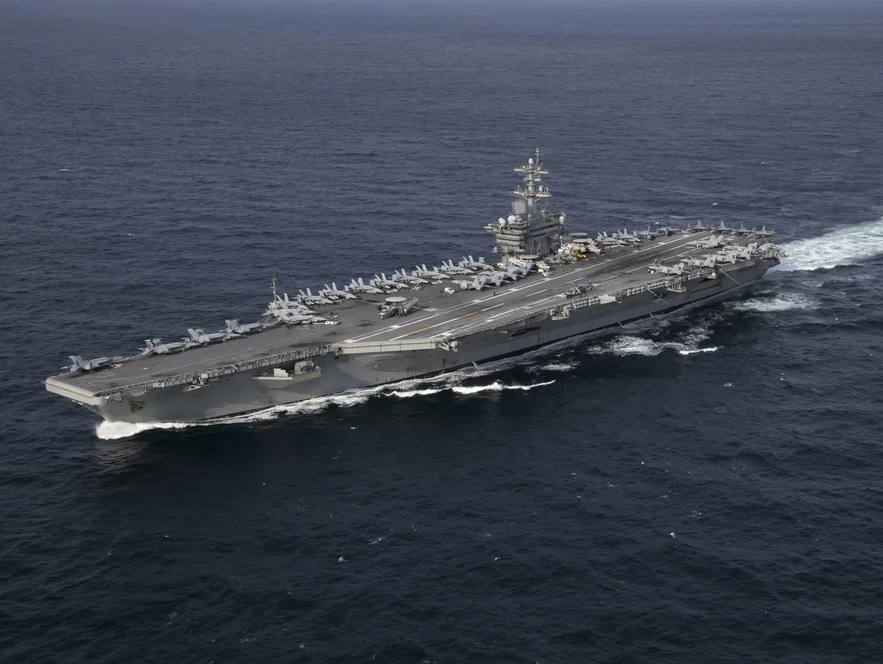 ABD'nin dev uçak gemisi USS Abraham Lincoln’ün son hali şaşırttı! Aylarca limana uğramamıştı