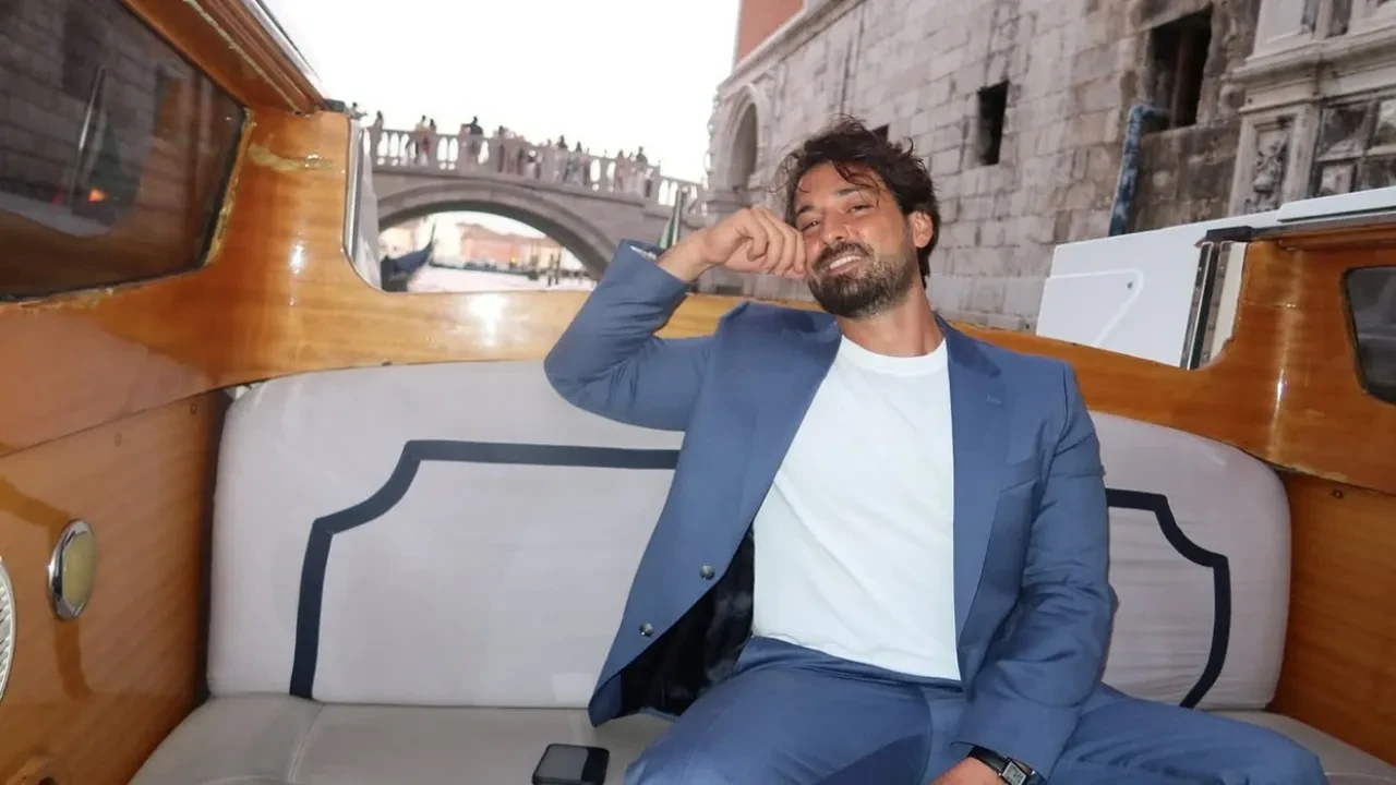 Alp Navruz Venedik'te ödül aldı! Dünyaca ünlü oyuncu Faye Dunaway’le bir araya geldi