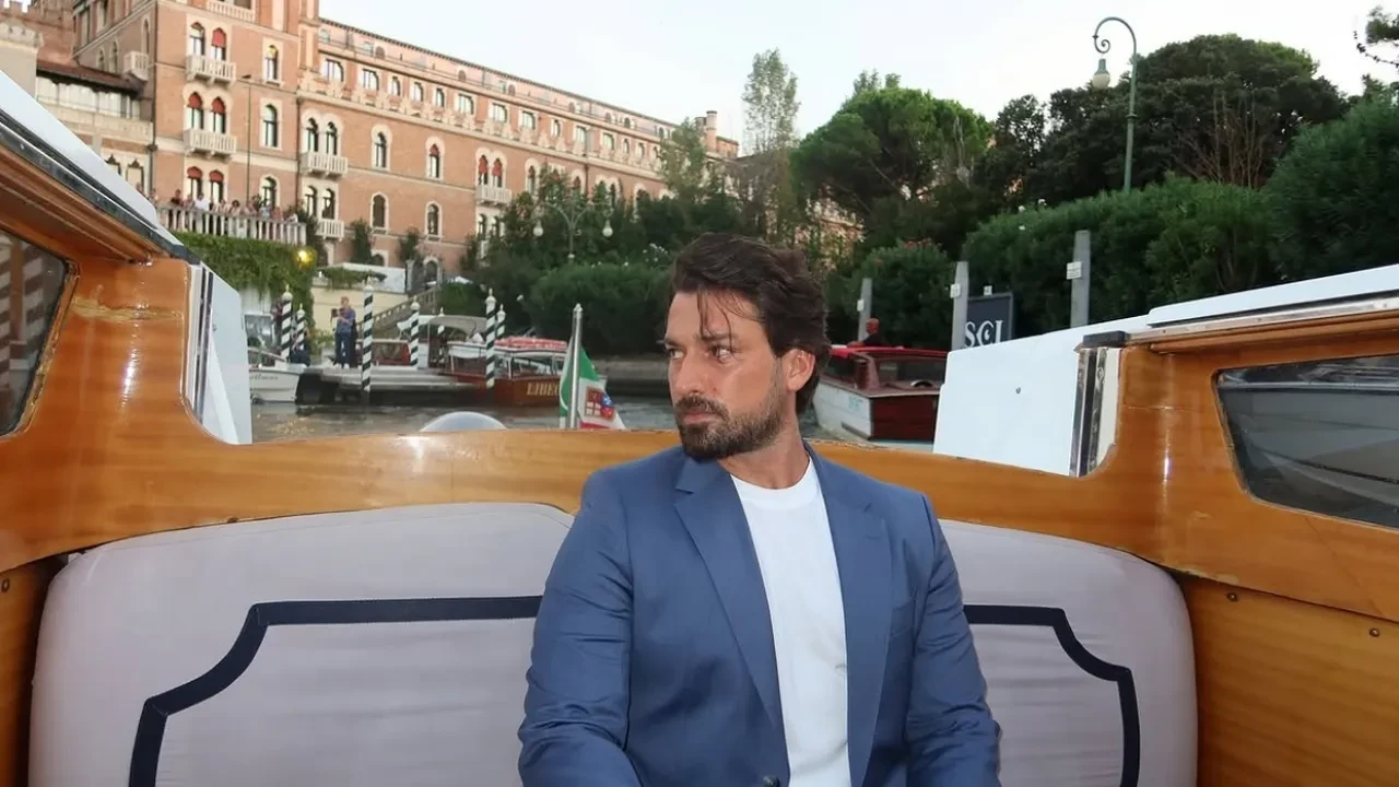 Alp Navruz Venedik'te ödül aldı! Dünyaca ünlü oyuncu Faye Dunaway’le bir araya geldi