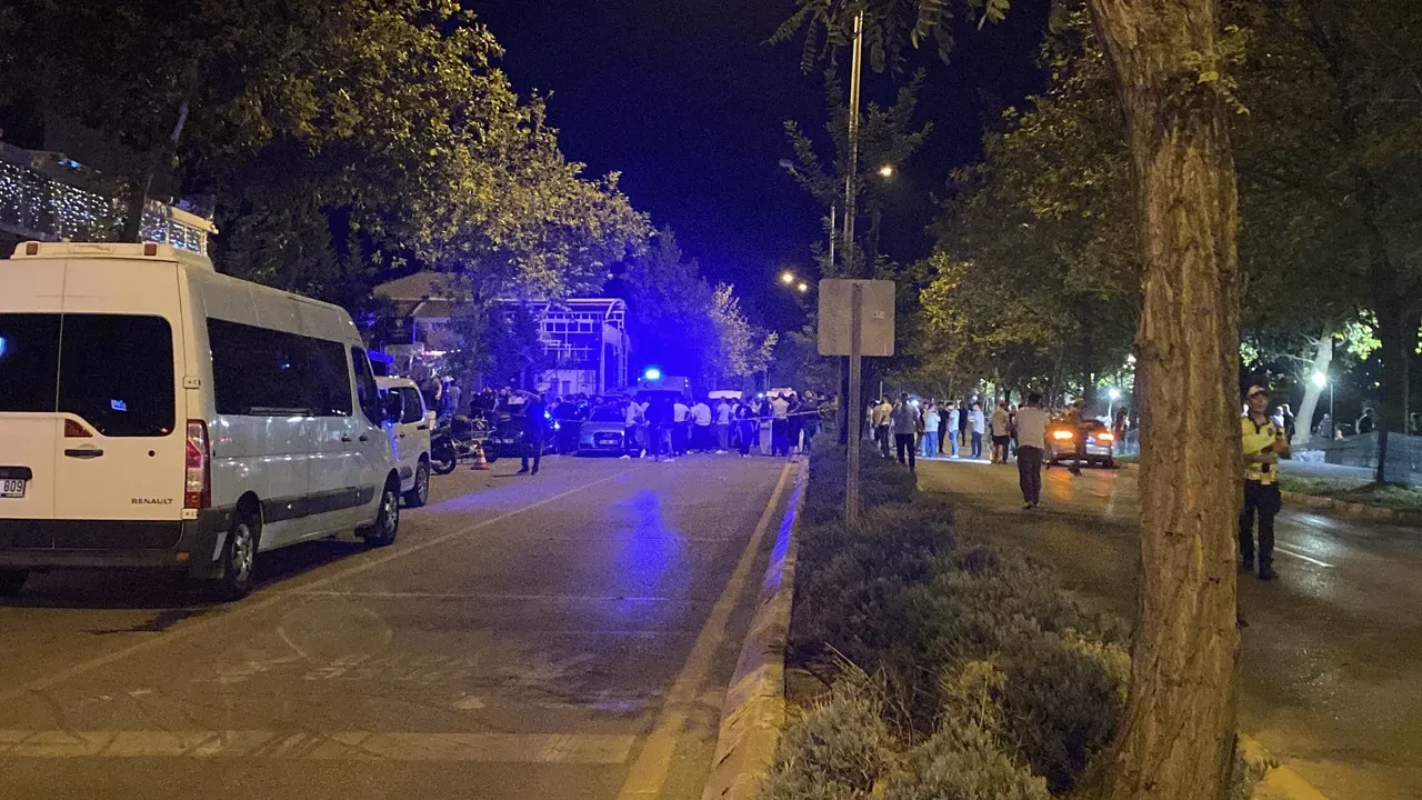 Denizli'de kafeye kurşun yağdırdılar: 6 kişi vuruldu