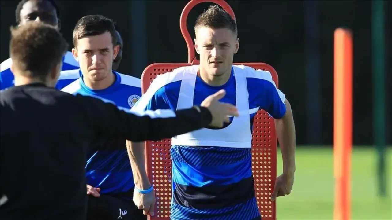 Jamie Vardy, 39 yaşında İngiltere Championship ekibi Burnley'ye transfer oldu