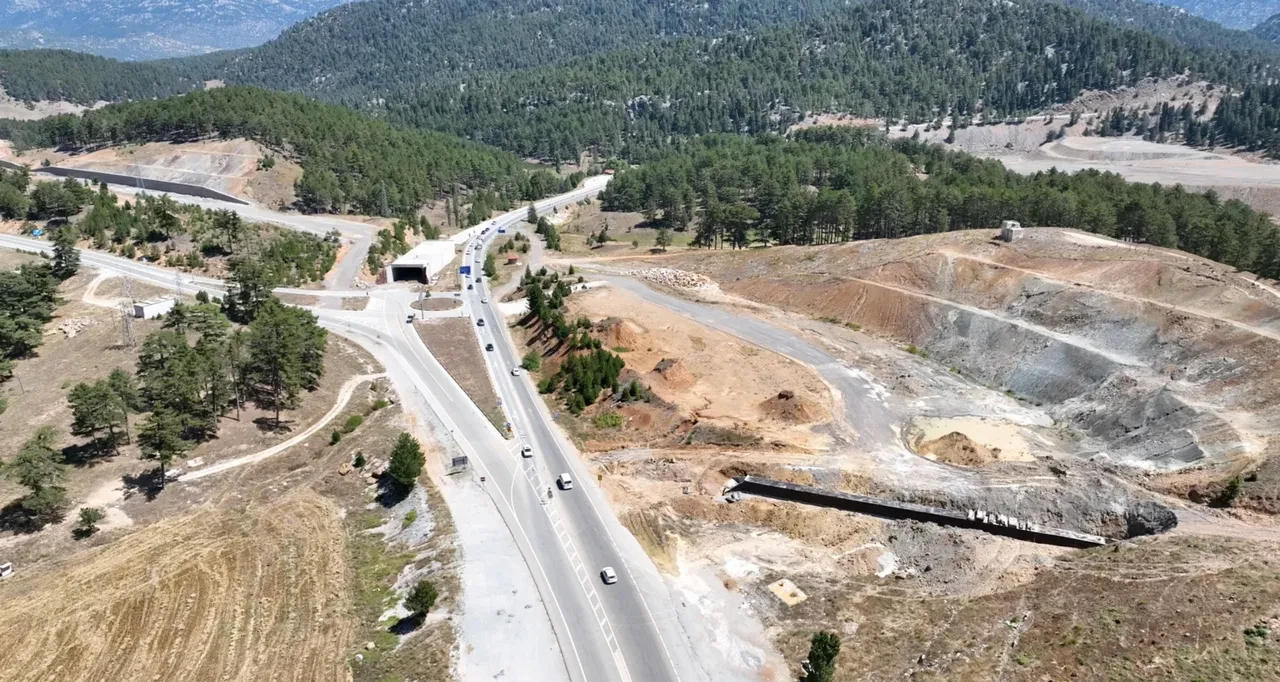 Konya-Antalya arası 20 dakika kısalıyor: Alacabel Tüneli'nde sona doğru