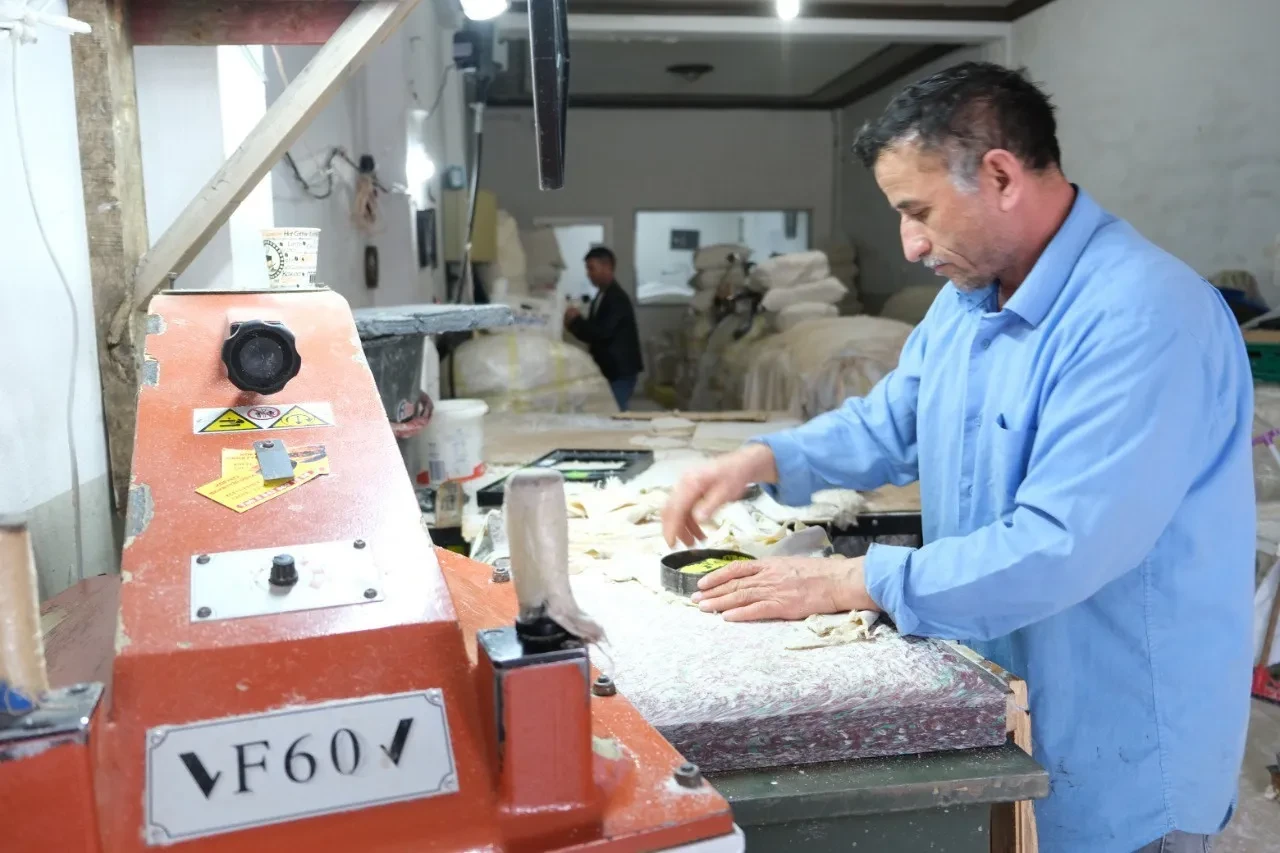 Norveç'ten getiriliyor, Erzincan'da işlenip Türkiye'nin dört bir yanına gönderiliyor
