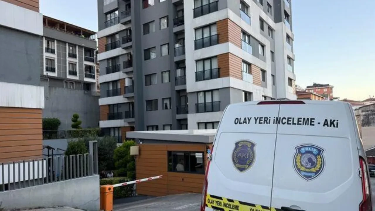 Şoray Uzun, Serhat Mustafa Kılıç'ın evinden çıkan görüntülere sert tepki gösterdi! Seksenler dizisindeki rol arkadaşını yalnız bırakmadı