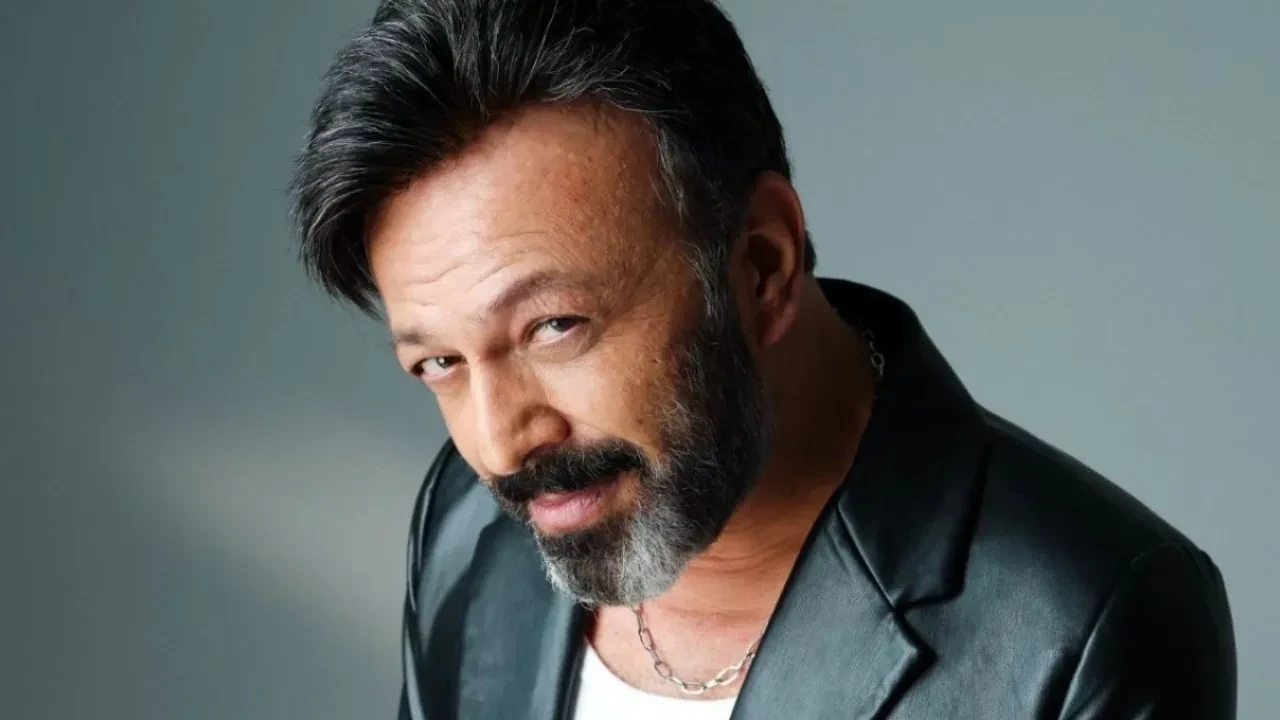 51 yaşında hayatını kaybeden Serhat Kılıç’a son veda! Sevenleri Muhsin Ertuğrul Sahnesi’nde buluştu