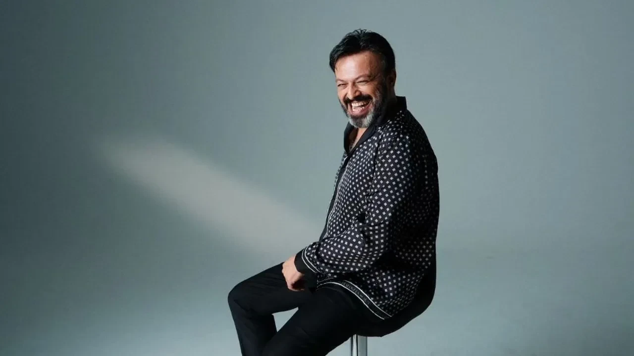 51 yaşında hayatını kaybeden Serhat Kılıç’a son veda! Sevenleri Muhsin Ertuğrul Sahnesi’nde buluştu
