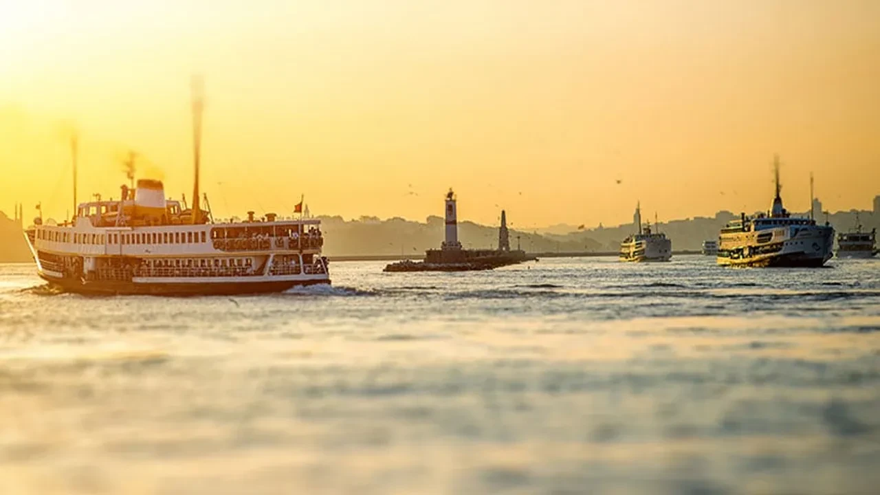AKOM İstanbulluları uyardı! Sağanak yok ama hava üşütecek: Bu saat aralığına dikkat
