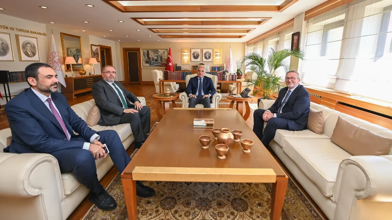 Bakan Ersoy ile Prof. Dr. Erhan Afyoncu’dan tarih ve kültür buluşması