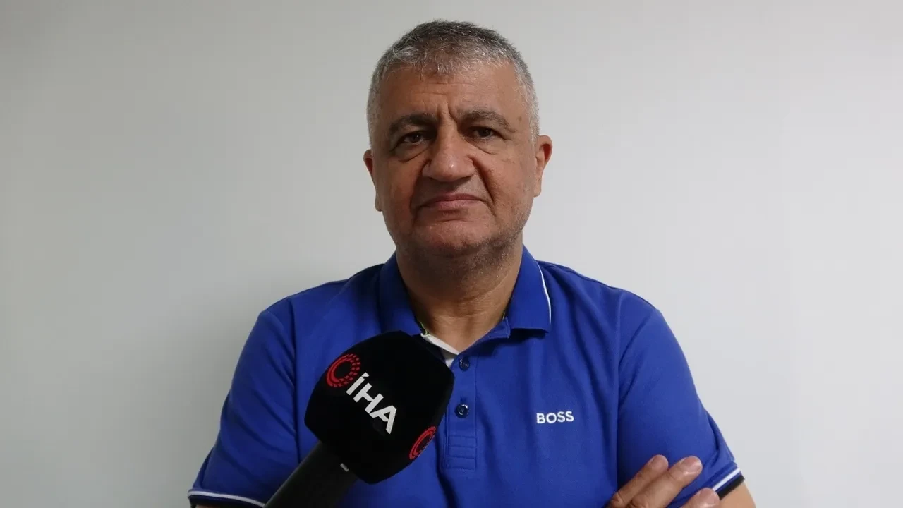 Cem Yılmaz'ın kulağındaki çizgi dikkat çekmişti! Uzmandan açıklama geldi: Kalp krizi belirtisi mi?