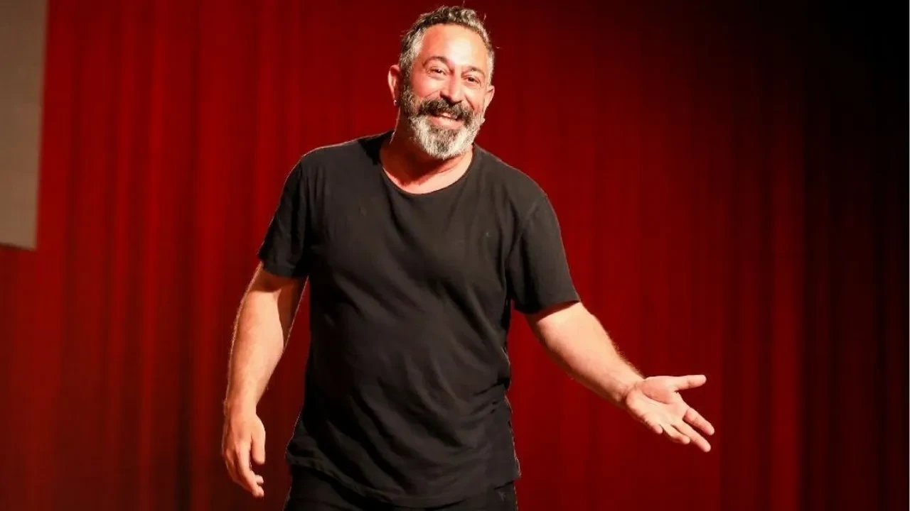Cem Yılmaz'ın kulağındaki çizgi dikkat çekmişti! Uzmandan açıklama geldi: Kalp krizi belirtisi mi?