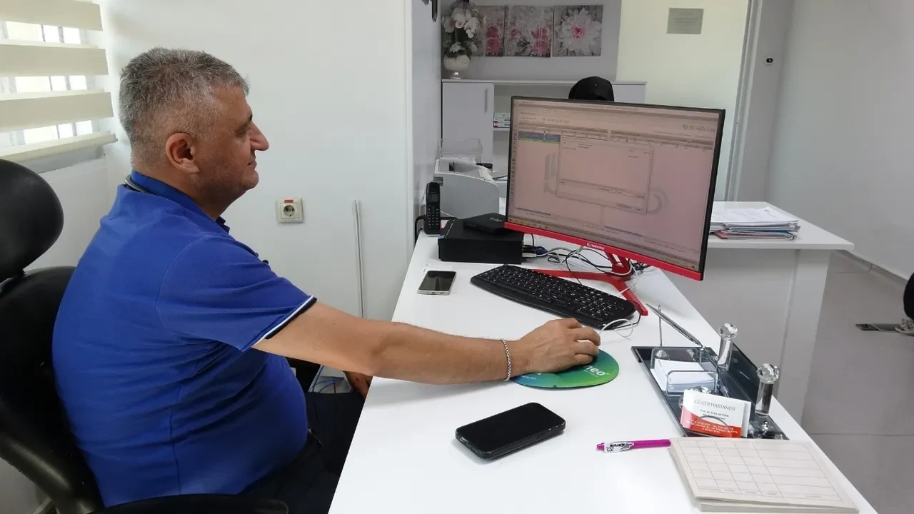 Cem Yılmaz'ın kulağındaki çizgi dikkat çekmişti! Uzmandan açıklama geldi: Kalp krizi belirtisi mi?