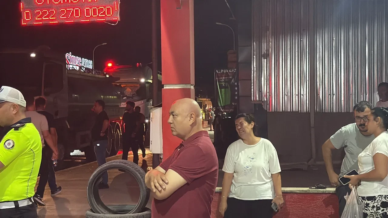 Ekmek tekneleri gözlerinin önünde yandı: Esnaf gözyaşları içinde izledi