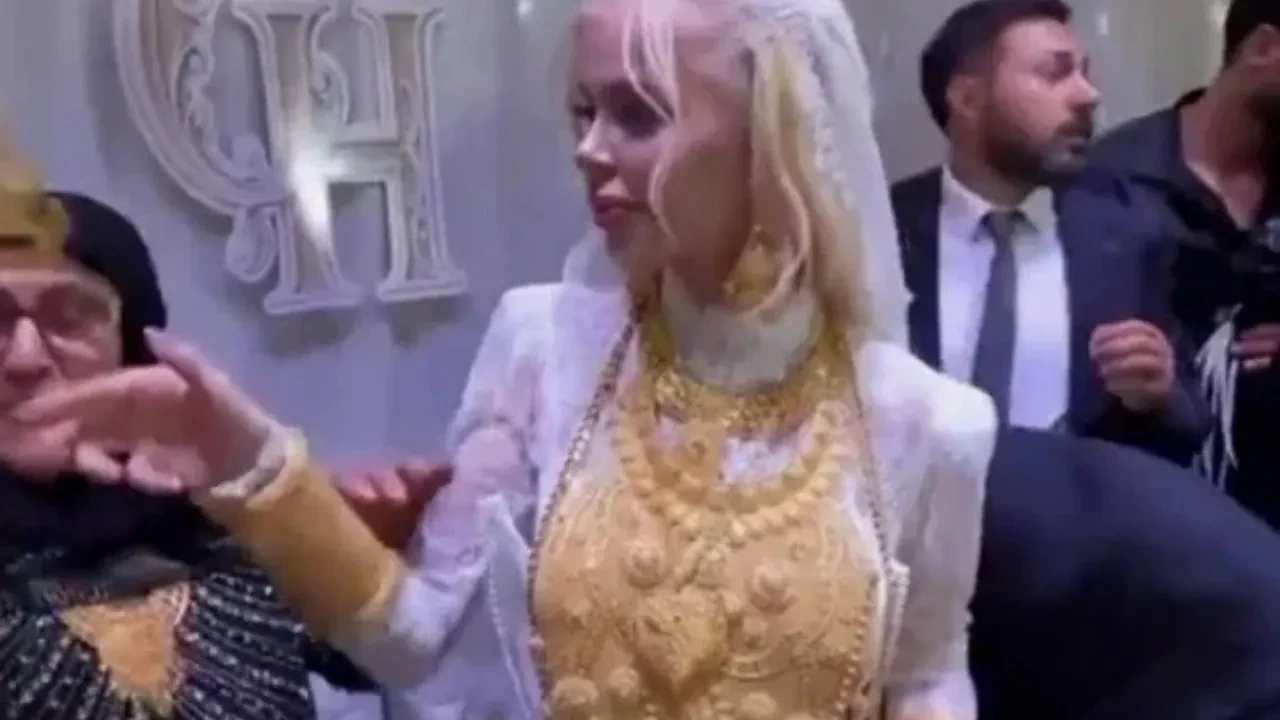 Fenomen Çağla Öz düğününde altın şovu yaptı! Tırnağına kadar altın takıldı