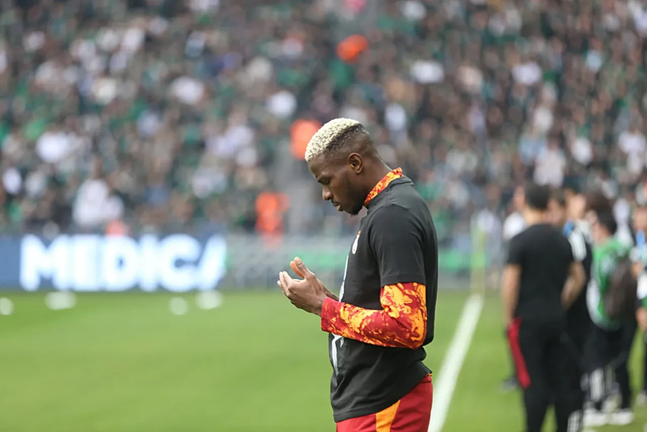 Galatasaray'da sakatlık kabusu: Osimhen hangi maçları kaçıracak?