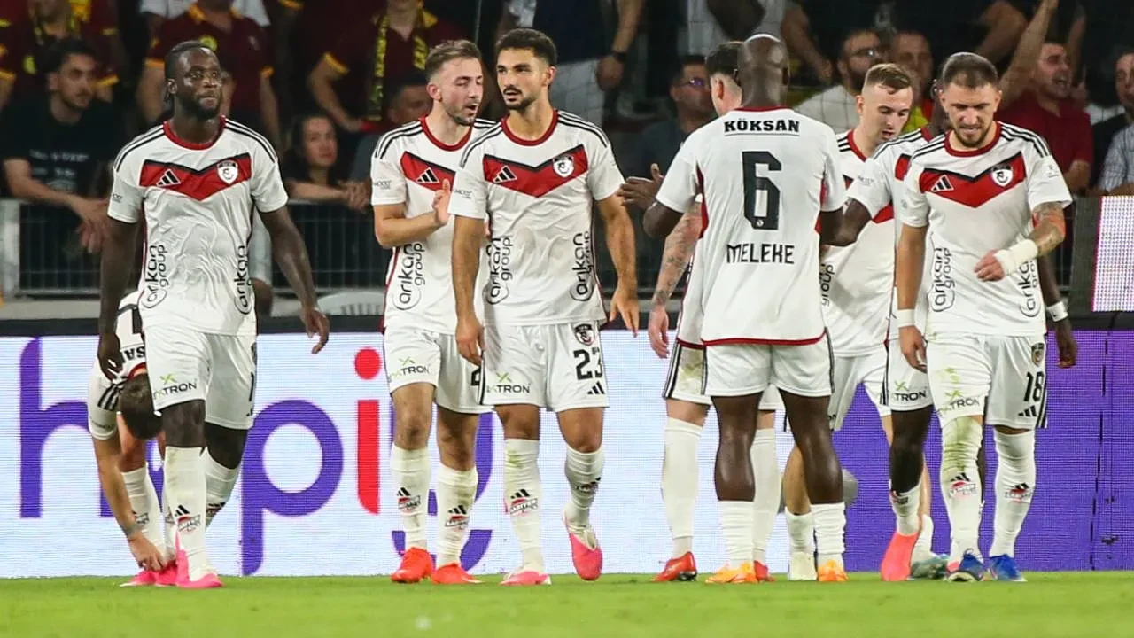 Gaziantep FK, İzmir'de 4 golle güldü! Kırmızı-siyahlılar, Göztepe'yi mağlup etti