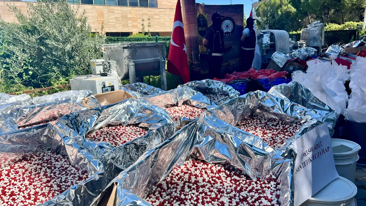 İki ilde tarihi operasyon: 1 milyar liralık uyuşturucu ele geçirildi