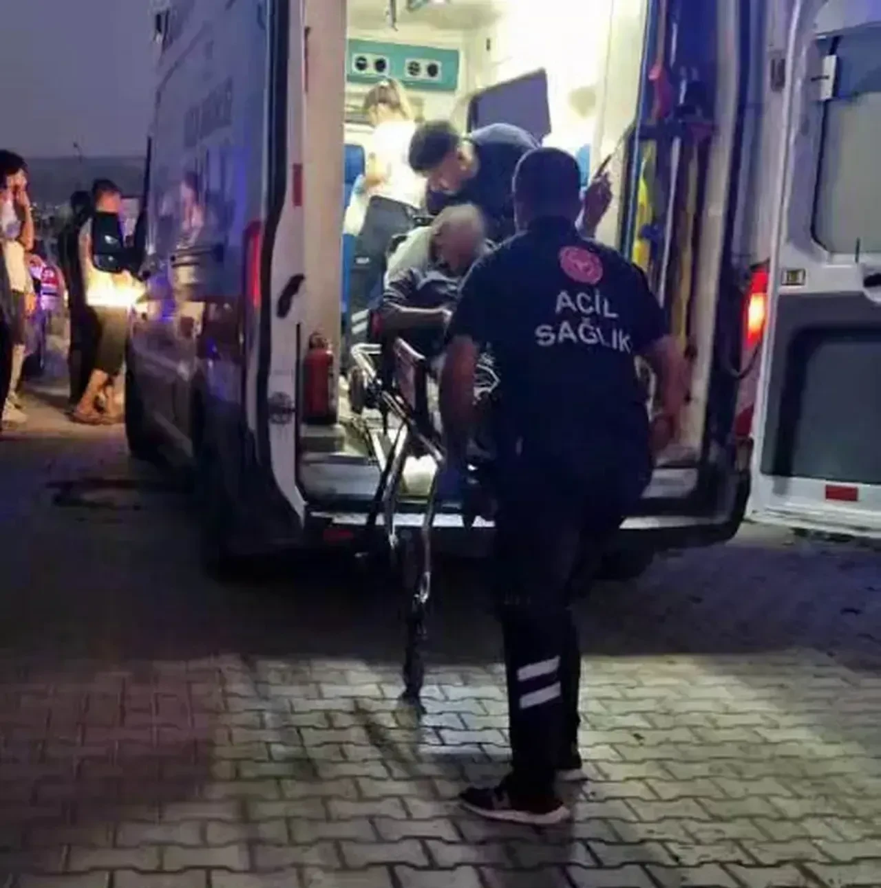 Konteyner kentte palalı dehşet: Ayrılma aşamasında olduğu eşine kızına ve akrabalarına saldırdı