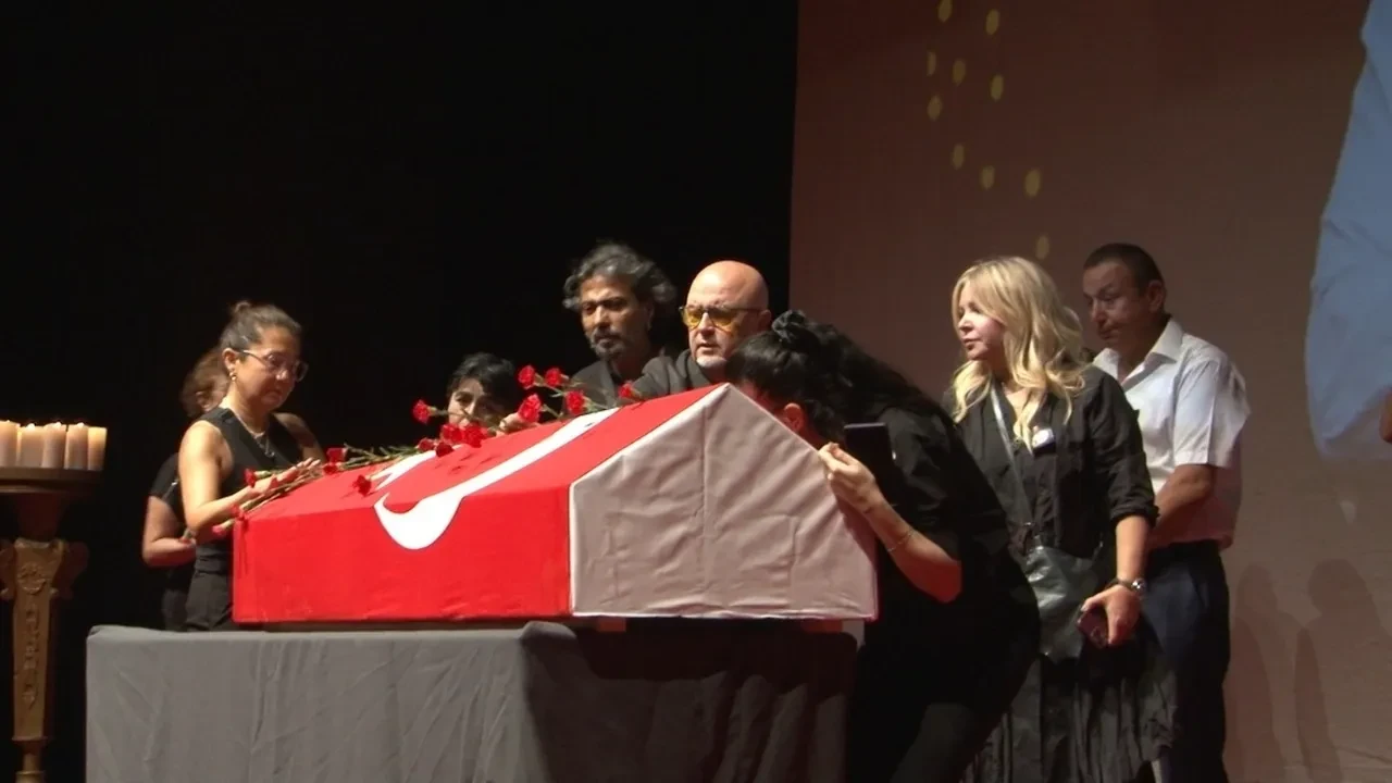 Özlem Esmergül'den erkek arkadaşı Serhat Mustafa Kılıç'a acı veda! Gözyaşları içinde uğurladı