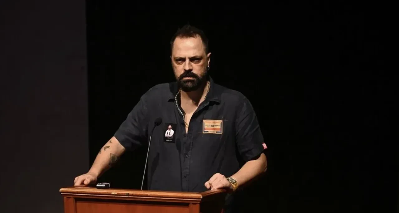 Serhat Kılıç’ın cenazesinde yakın arkadaşından son bakış yürekleri yaktı! Dosta son bakış