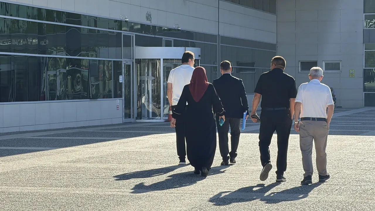 Tanju Özcan rüşvet soruşturmasında beyan verirken bayıldı