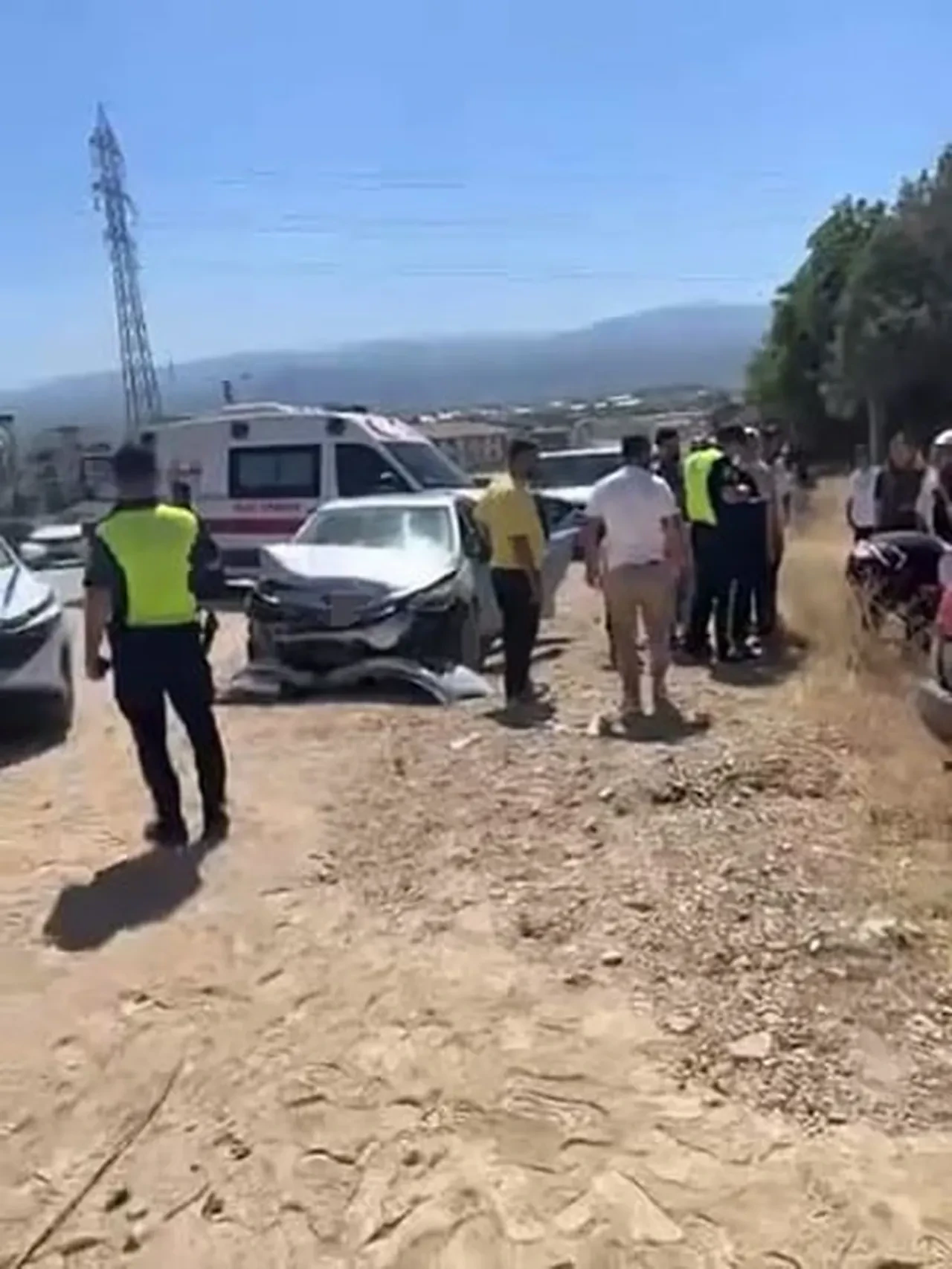 Bursa'da iki otomobil kafa kafaya çarpıştı: 6 yaralı