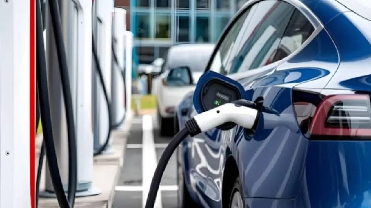 En hızlı değer kaybeden 15 elektrikli araç belli oldu: Teknoloji yarışı kriz çıkarıyor