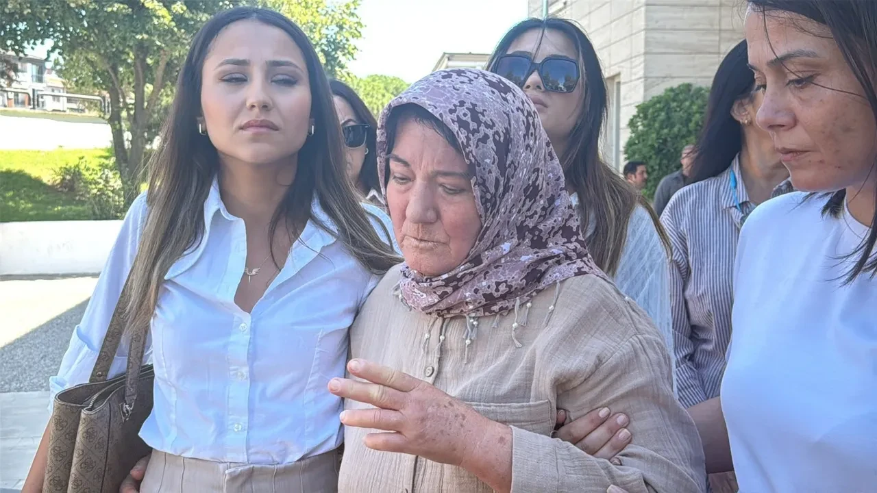 Eşini göğsünden bıçaklayıp katletti! Oğlunun mahkemede anlattıkları dehşete düşürdü: 'Annem kan içindeydi'