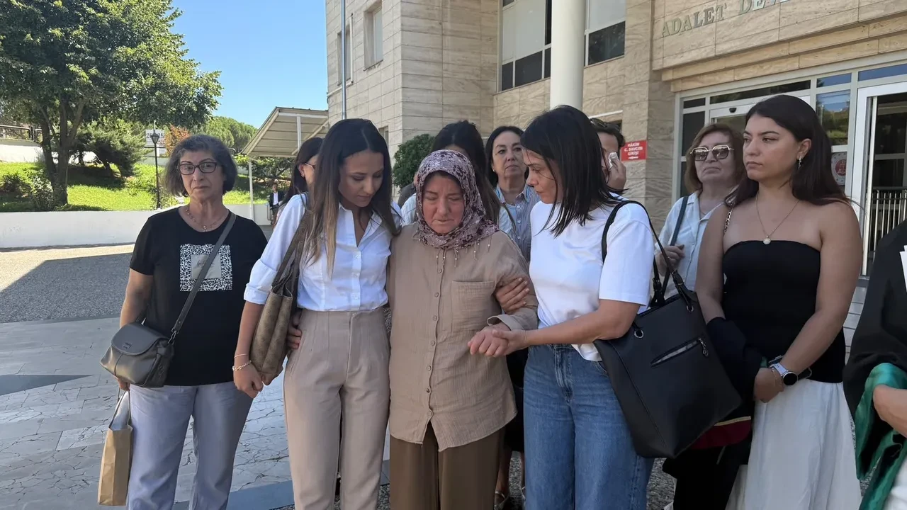 Eşini göğsünden bıçaklayıp katletti! Oğlunun mahkemede anlattıkları dehşete düşürdü: 'Annem kan içindeydi'