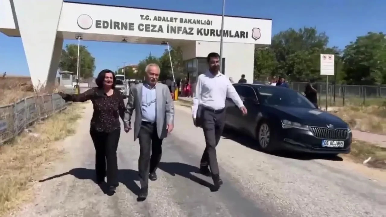 Eski Diyarbakır Büyükşehir Belediyesi Eş Başkanı Selçuk Mızraklı tahliye edildi