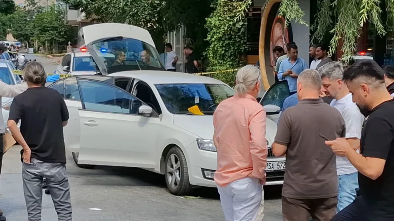 Hedeflerindeki otomobilliyi kurşun yağmuruna tuttular! İstanbul’da kan donduran olay