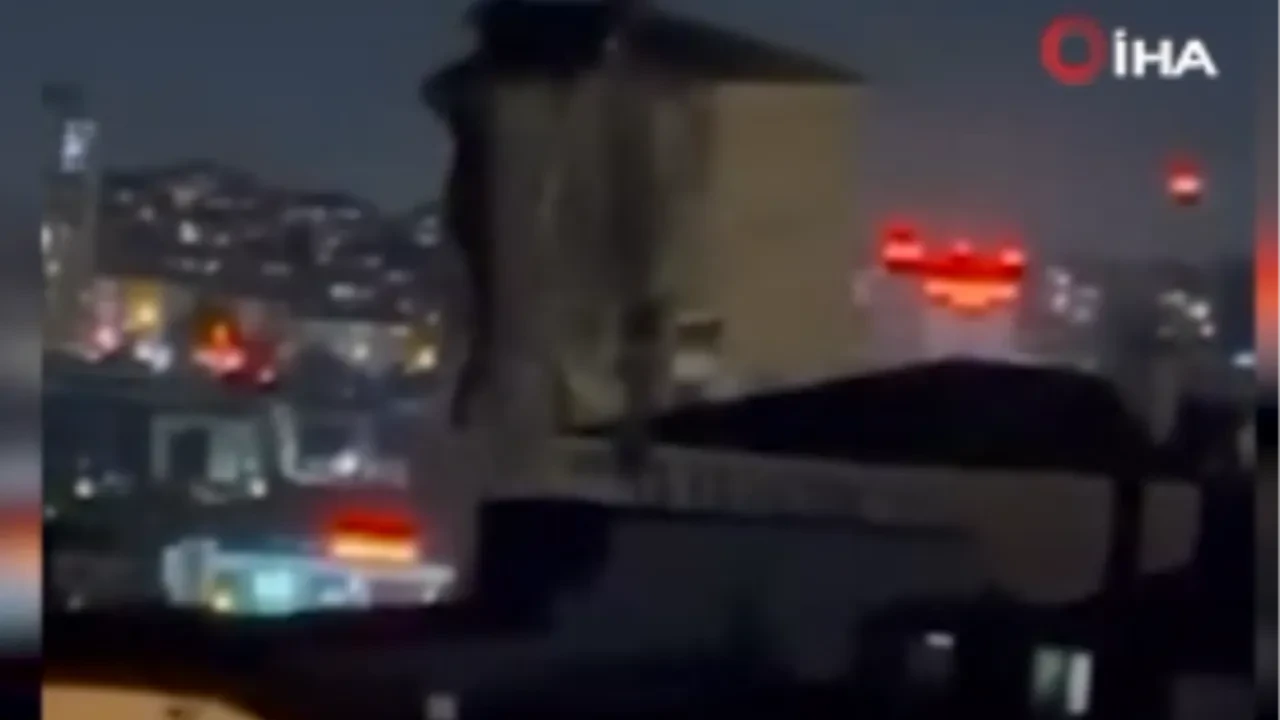 İstanbul'da korku dolu anlar! Bir bina yıkım sırasında böyle çöktü