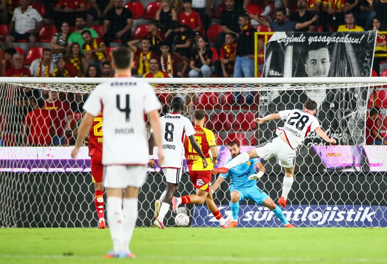 Luka Gugeshashvili'den Göztepe taraftarlarına sert tepki: Mutlaka sokakta karşılaşacağız