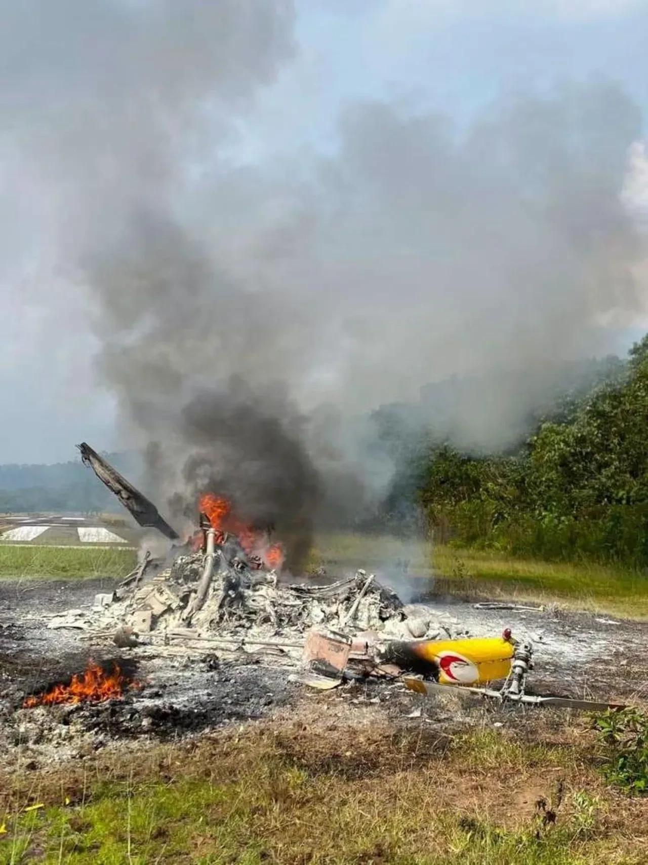 Malezya'da sağlıkçıları taşıyan helikopter düştü: 5 ölü