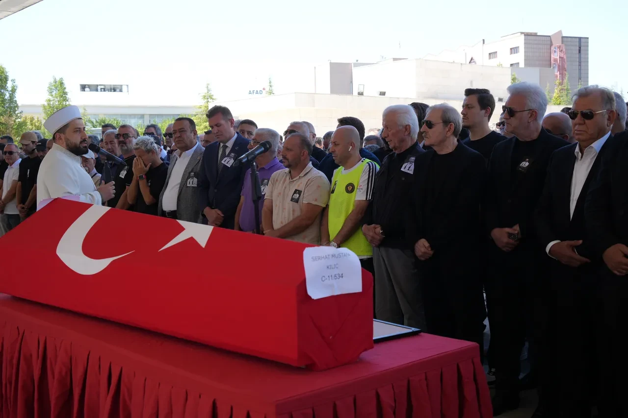 Serhat Kılıç son yolculuğuna uğurlandı! Tamer Karadağlı’nın sözleri dikkat çekti