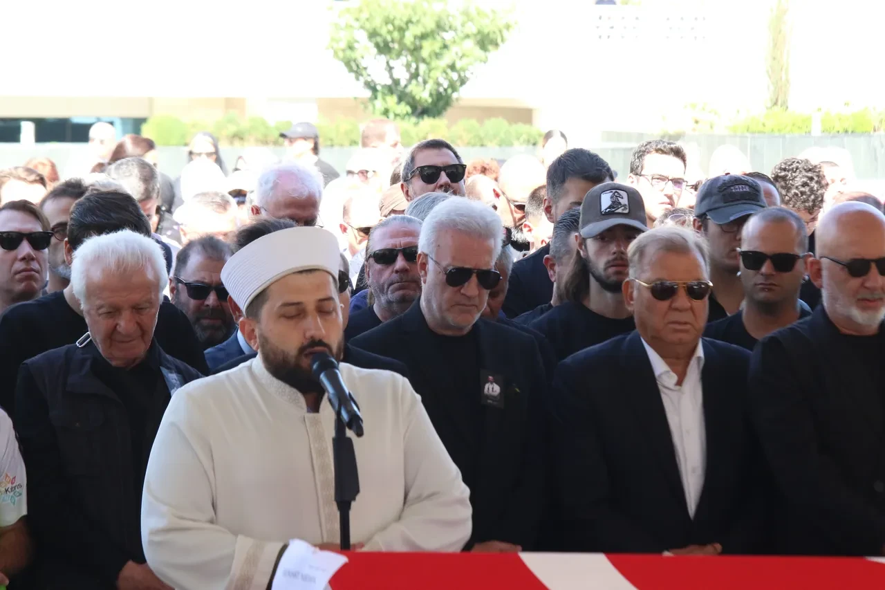 Serhat Kılıç son yolculuğuna uğurlandı! Tamer Karadağlı’nın sözleri dikkat çekti