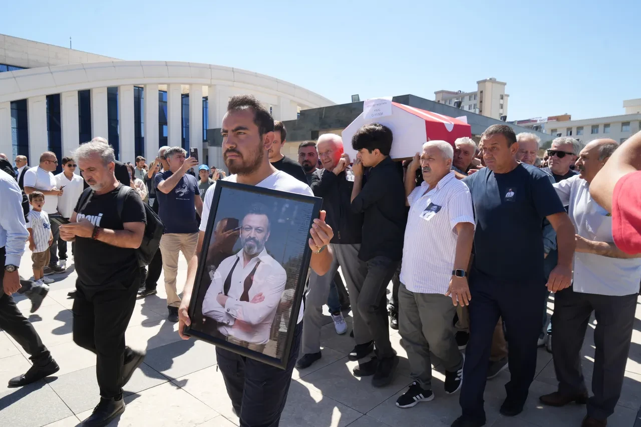 Serhat Kılıç son yolculuğuna uğurlandı! Tamer Karadağlı’nın sözleri dikkat çekti
