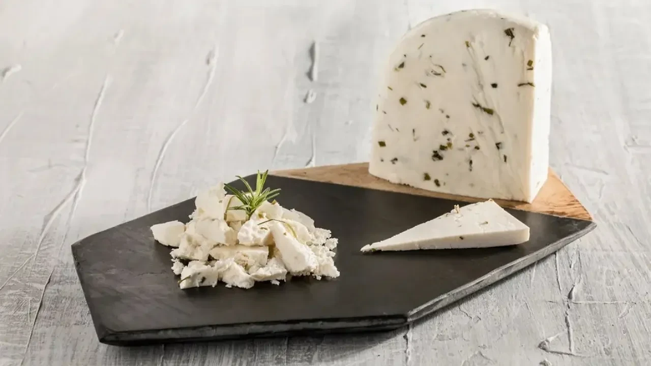 Vanlı teyzeler kahvaltıda bunu yapıyor! Meşhur peynirin sırrını ben öğrendim